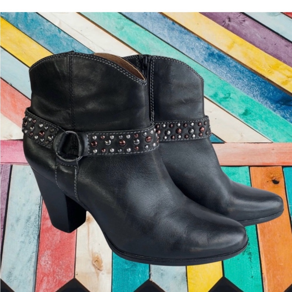 Sofft Noreen Black Leather Studded Harness Ankle Boots Booties 3” Heel Size 7